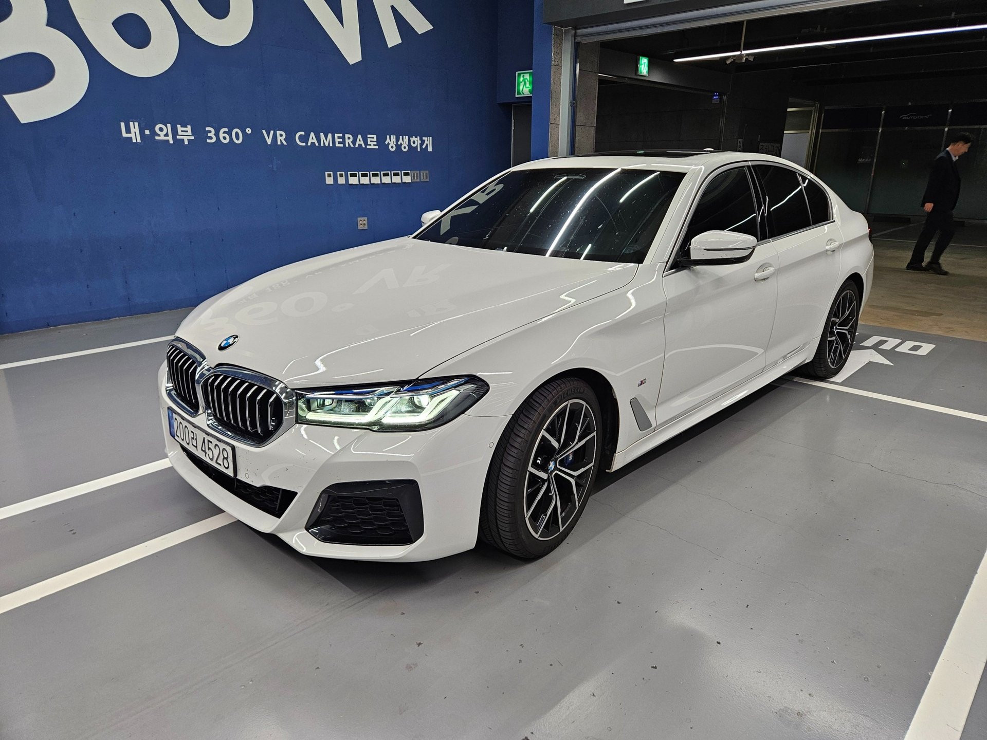 BMW 5 SERIES - View 1