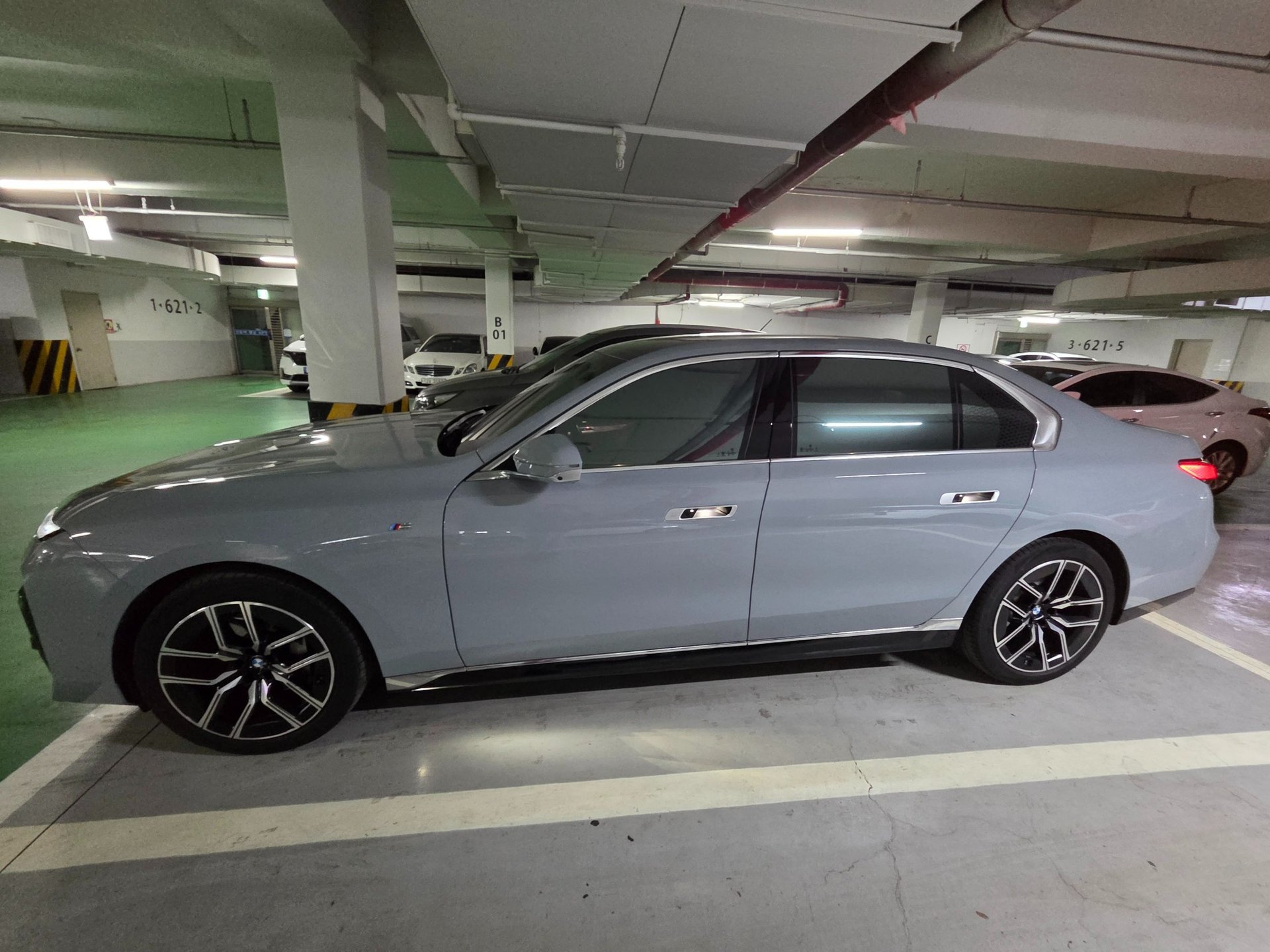 BMW 7 SERIES - View 1