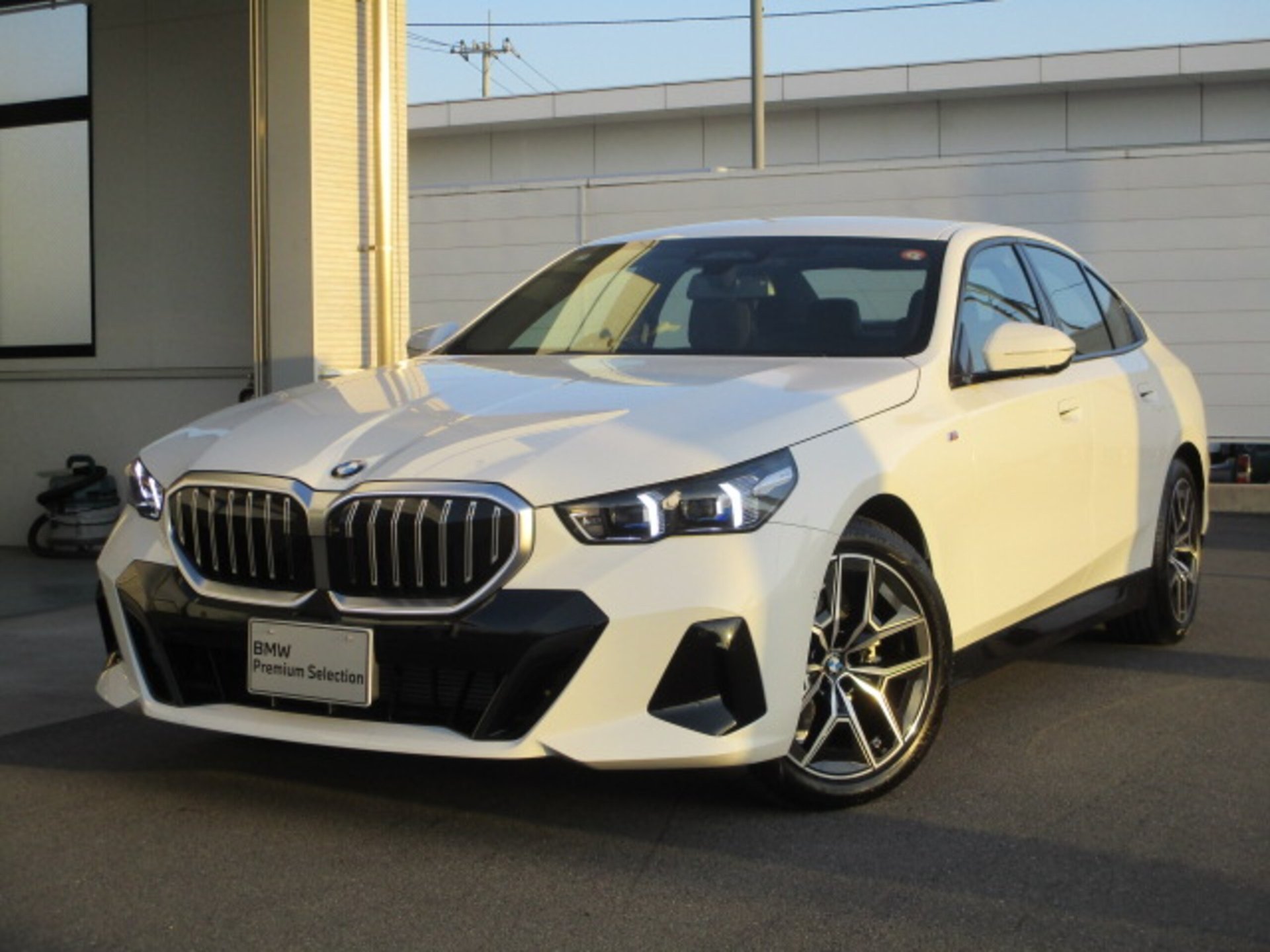 BMW 5 SERIES - View 1