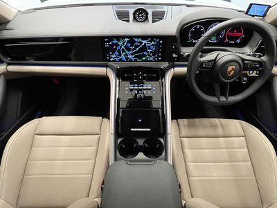 2025 Porsche PANAMERA 照片 3