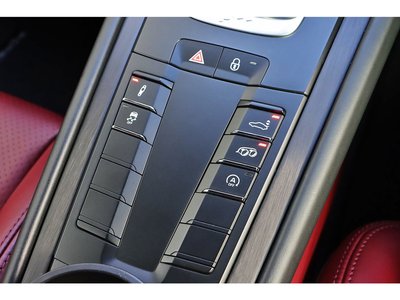 صورة مصغرة 107 لـ 2018 Porsche 911