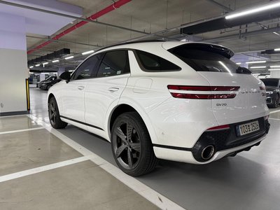 صورة 5 لـ 2021 Genesis GV70