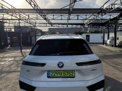 BMW IX - 3