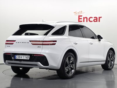 صورة 4 لـ 2022 Genesis GV70