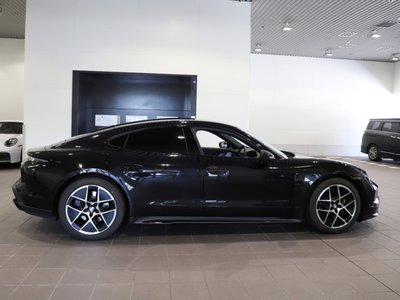PORSCHE TAYCAN - 7