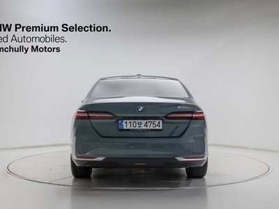 2025 BMW 5 SERIES 照片 2