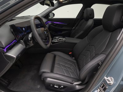 2025 BMW 5 SERIES 照片 10