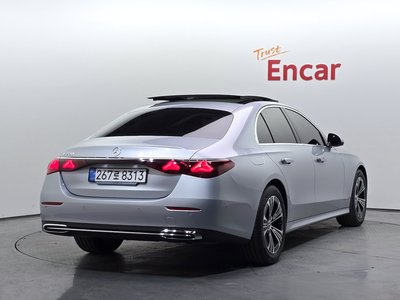 MERCEDES-BENZ E-CLASS - 4