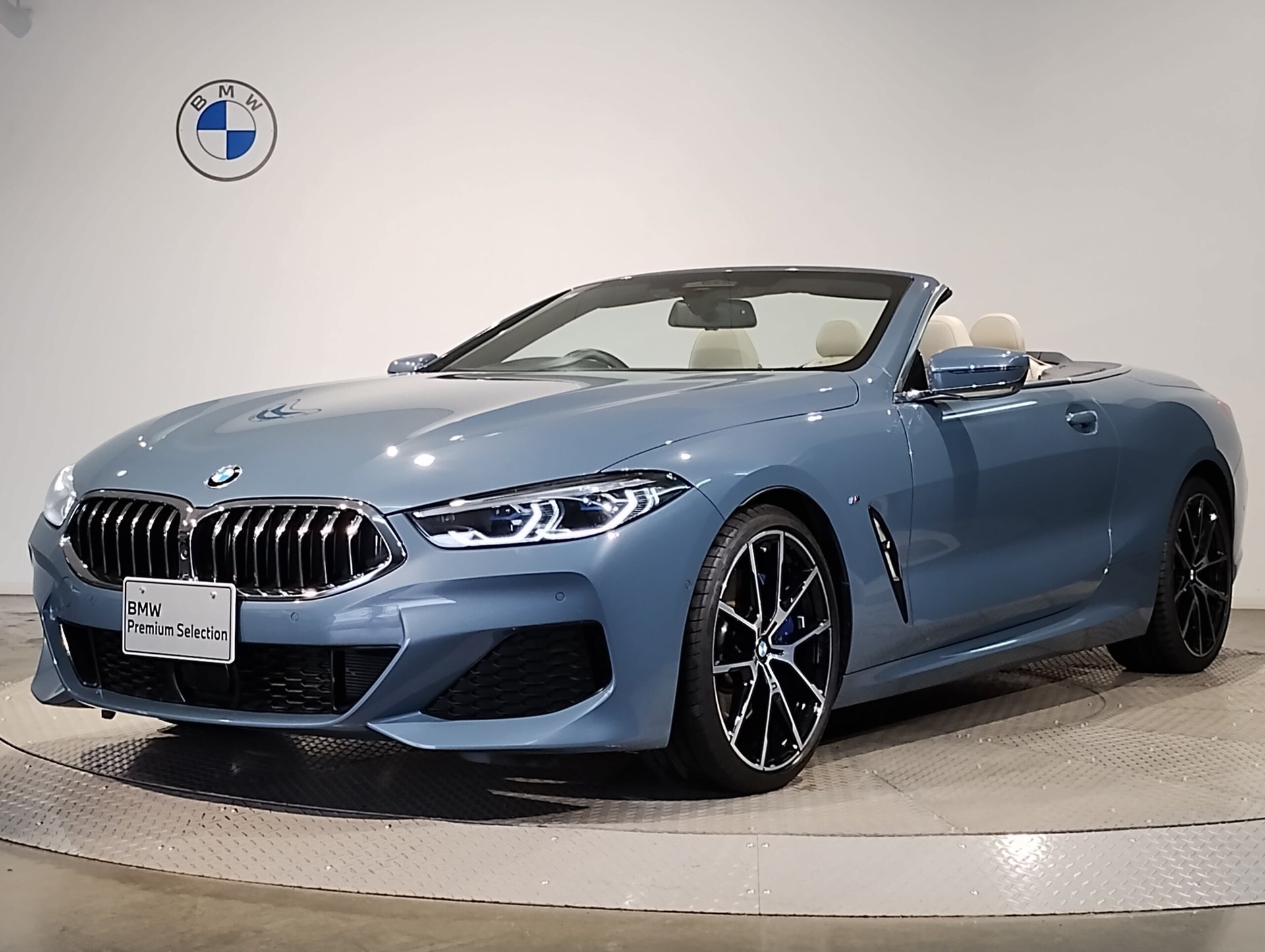 BMW 8 SERIES CABRIOLET - View 1
