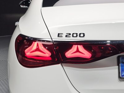 MERCEDES-BENZ E-CLASS - 10