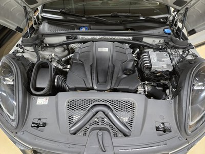 PORSCHE MACAN - 10