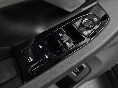 2025 BMW 5 SERIES 缩略图 31