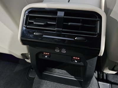 2025 BMW 5 SERIES 缩略图 32