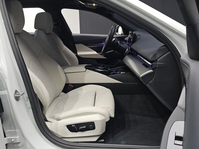 2025 BMW 5 SERIES 缩略图 16