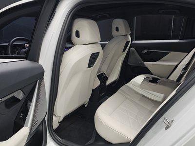 2025 BMW 5 SERIES 缩略图 18