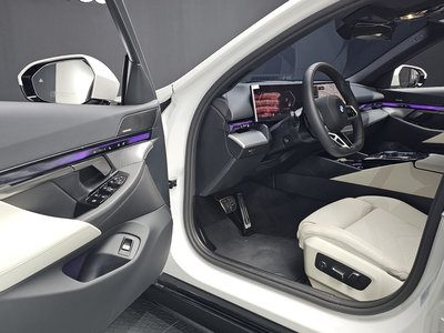 2025 BMW 5 SERIES 缩略图 13