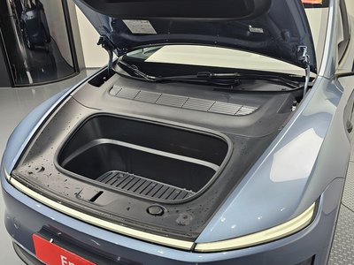TESLA MODEL Y - 7