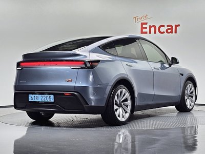 TESLA MODEL Y - 2