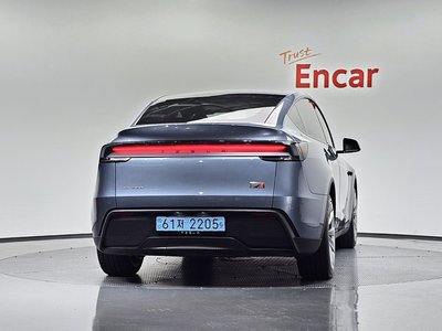 TESLA MODEL Y - 4