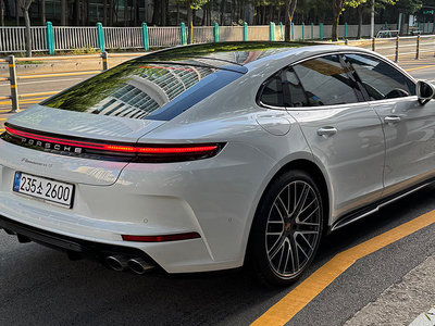 PORSCHE PANAMERA - 3
