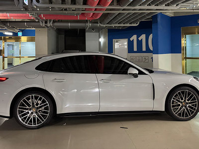 PORSCHE PANAMERA - 4