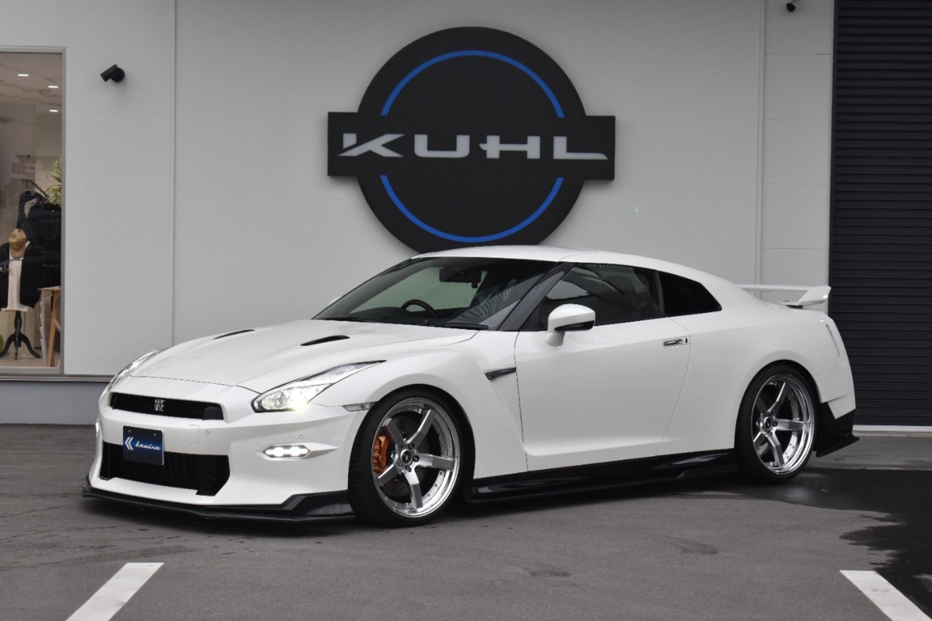 NISSAN GT-R - View 1