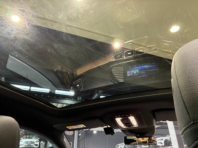 2025 Mercedes-BENZ GLE — миниатюра 17