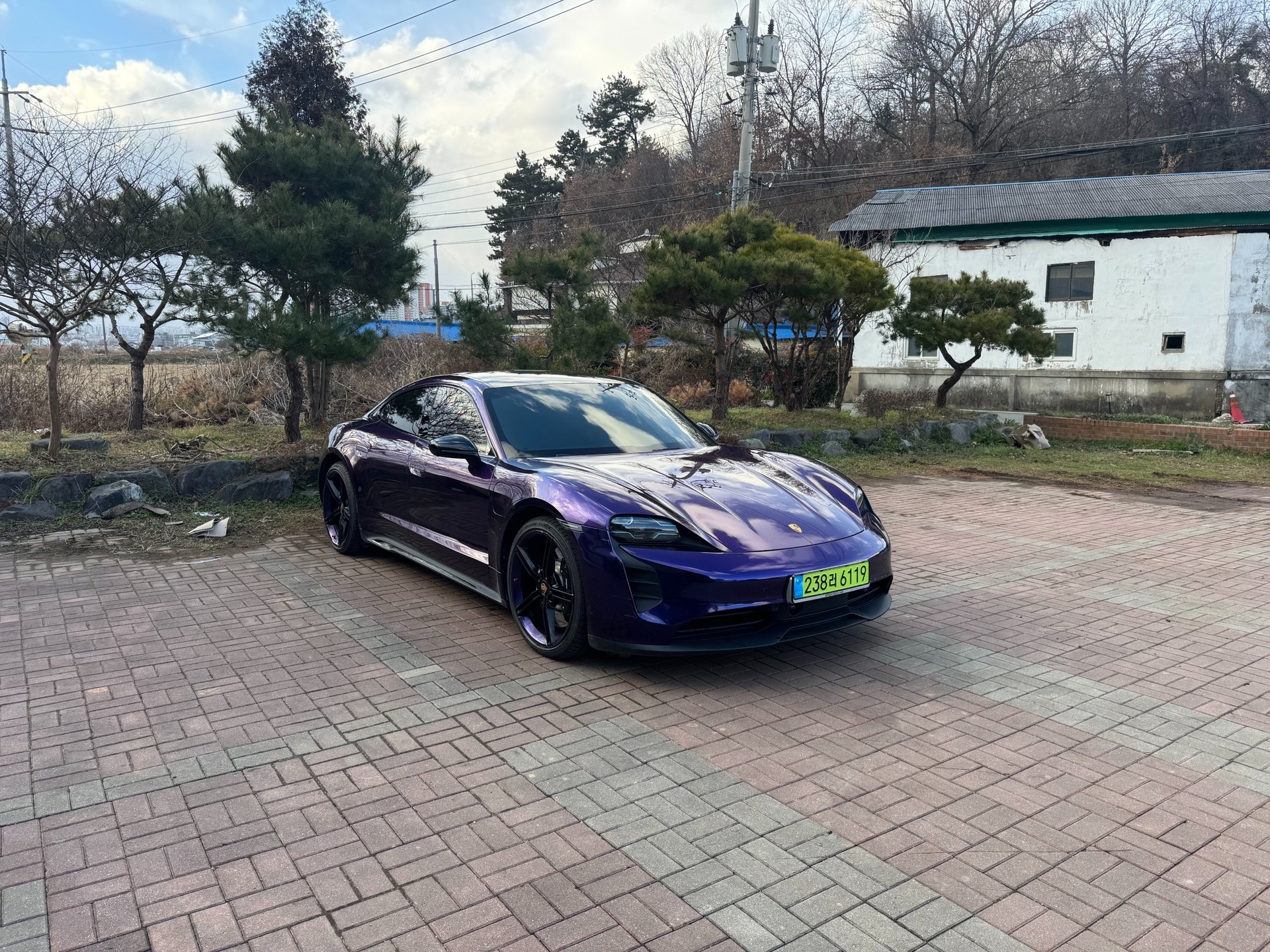 PORSCHE TAYCAN - View 1