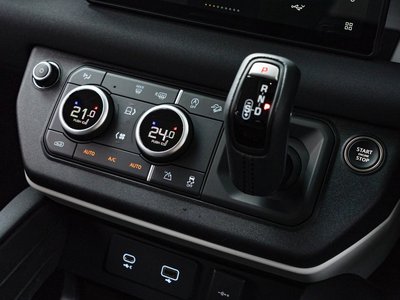 LAND ROVER DEFENDER - 10