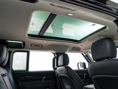 LAND ROVER DEFENDER - 4