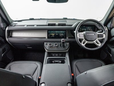 LAND ROVER DEFENDER - 2