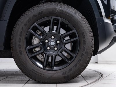 LAND ROVER DEFENDER - 3