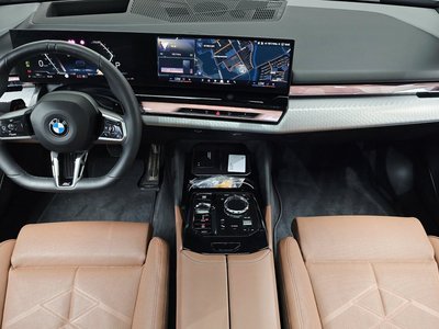 2025 BMW 5 SERIES — фото 5