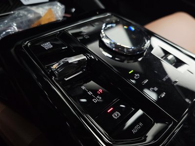 2025 BMW 5 SERIES — фото 9