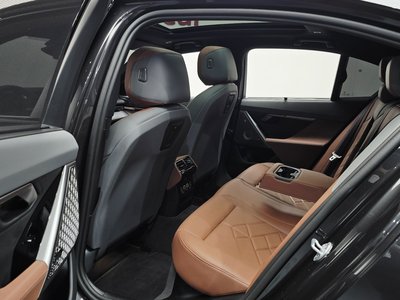 2025 BMW 5 SERIES 缩略图 11