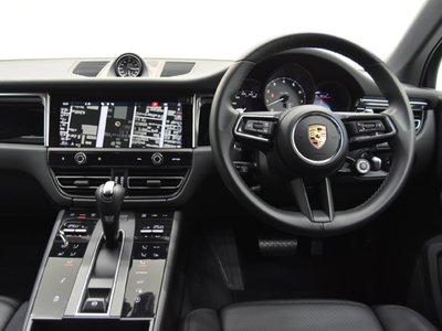 PORSCHE MACAN - 9