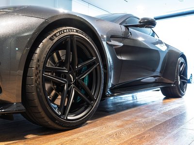 ASTON MARTIN VANTAGE - 8