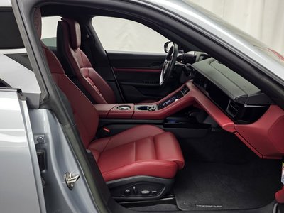 صورة مصغرة 17 لـ 2023 Porsche TAYCAN