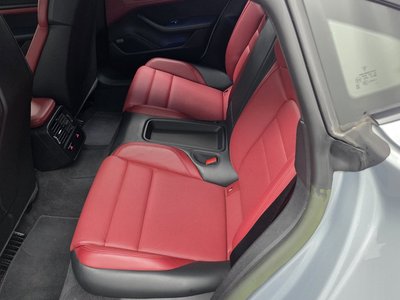 صورة مصغرة 16 لـ 2023 Porsche TAYCAN