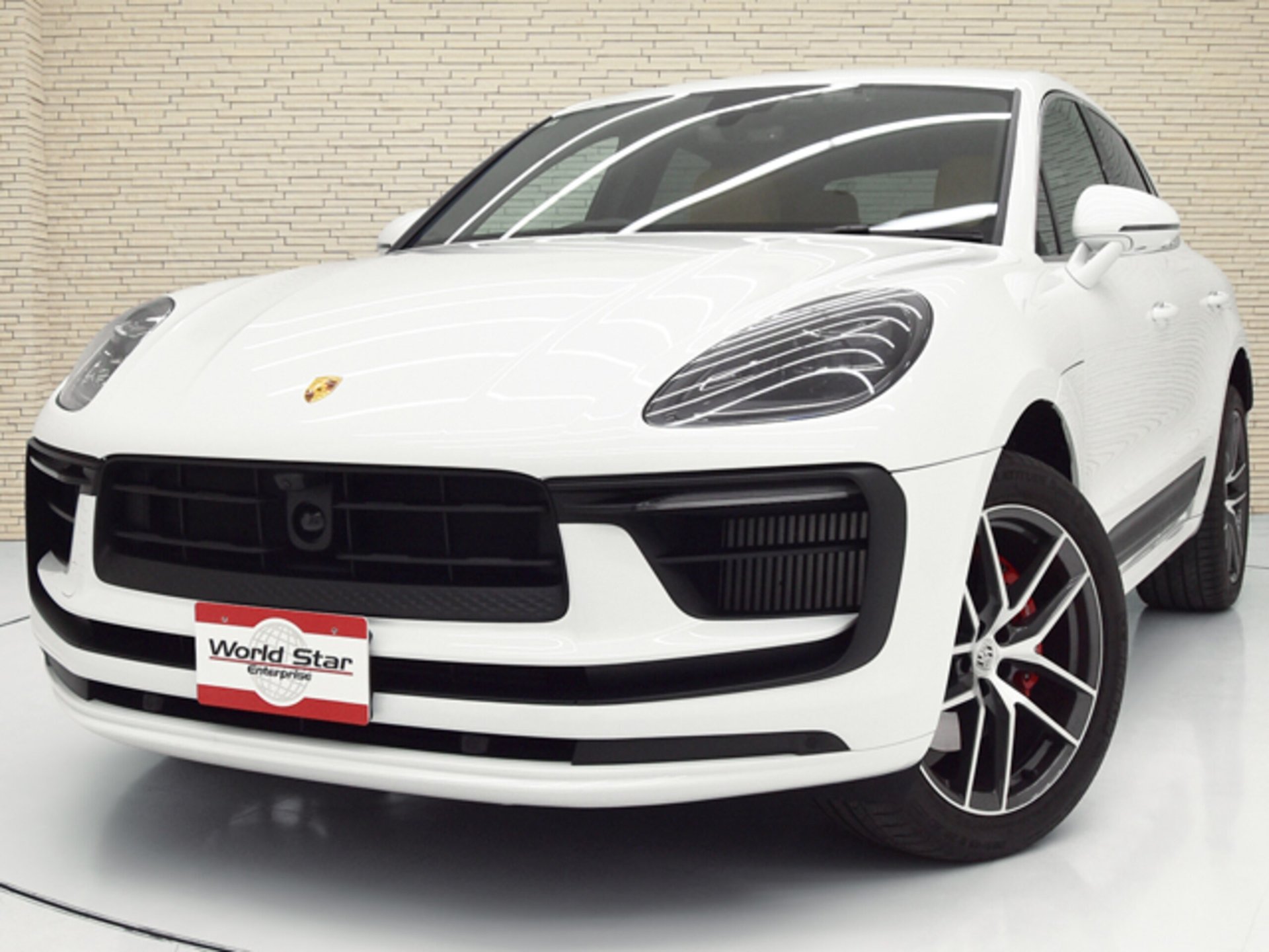 PORSCHE MACAN - View 1