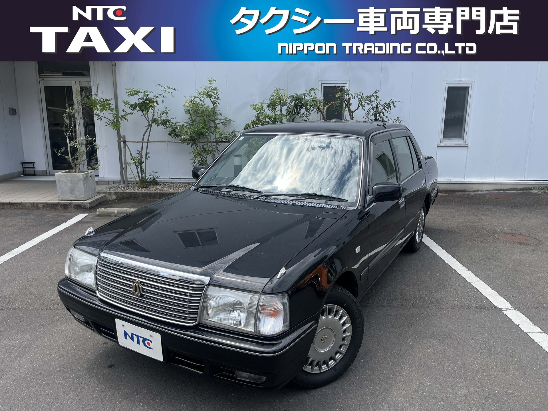 TOYOTA CROWN SEDAN - View 1
