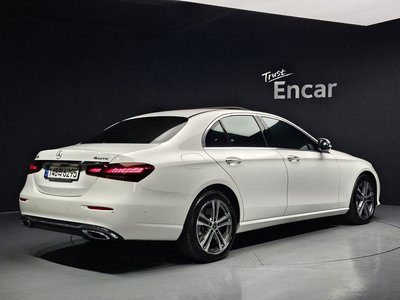 MERCEDES-BENZ E-CLASS - 4