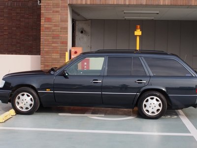 MERCEDES-BENZ E-CLASS WAGON - 4