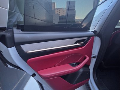2025 Porsche MACAN thumbnail 13