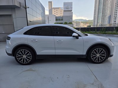 2025 Porsche MACAN — фото 4