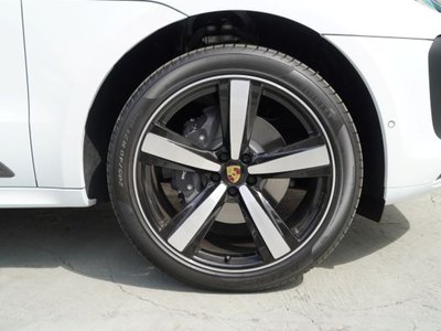 PORSCHE MACAN - 7