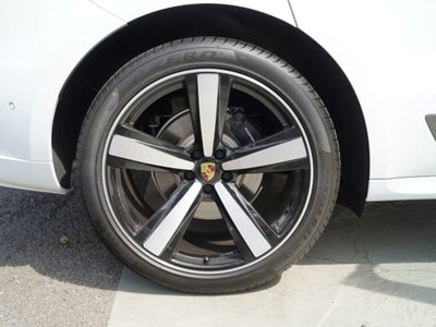 PORSCHE MACAN - 8