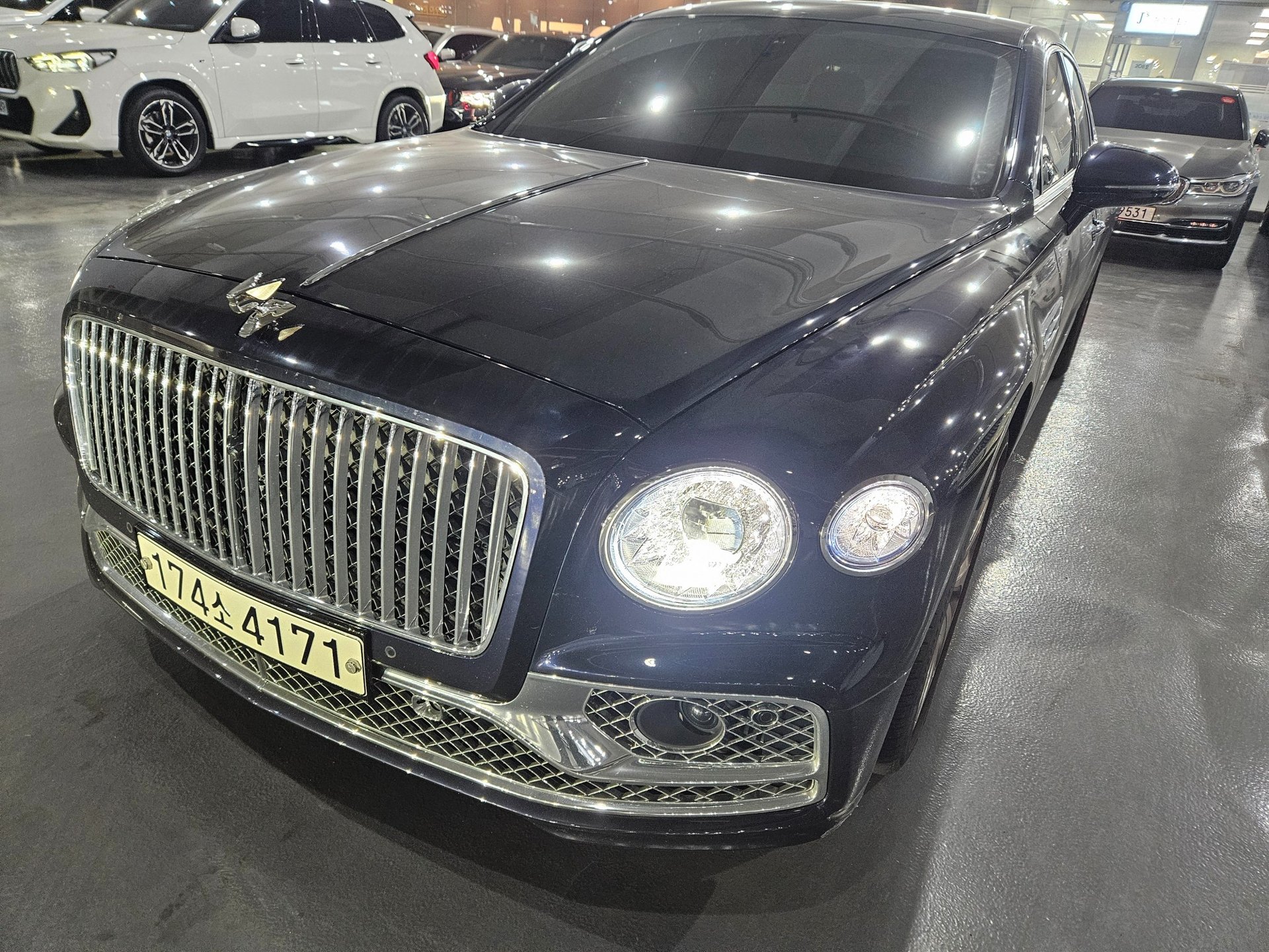 BENTLEY FLYING SPUR - View 1