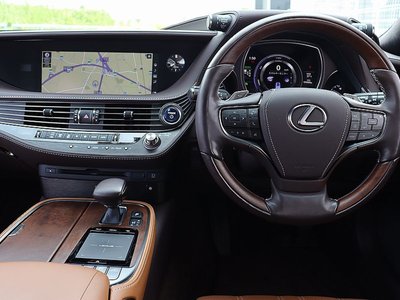LEXUS LS - 6