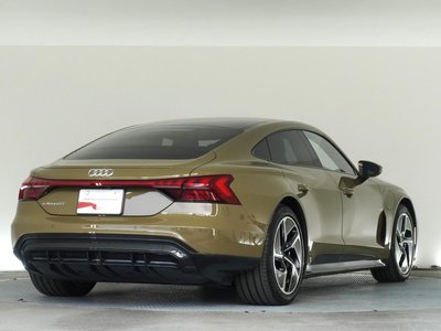 AUDI E-TRON GT QUATTRO - 10